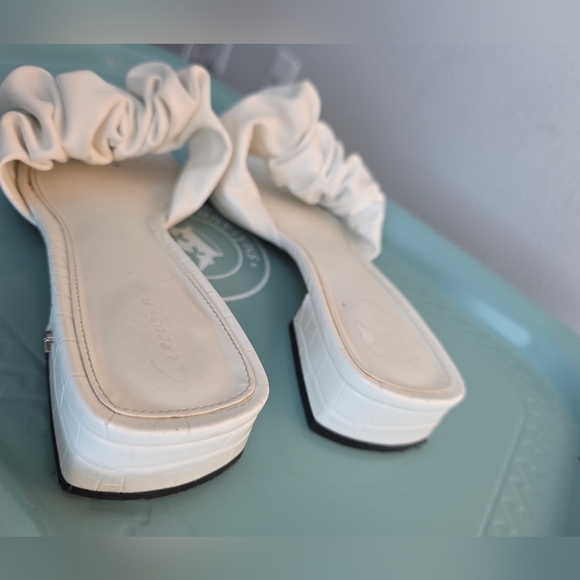 Circus NY by Sam Edelman Janis White Ruffle Heeled Slide Sandal, Size 8 - Picture 5 of 7